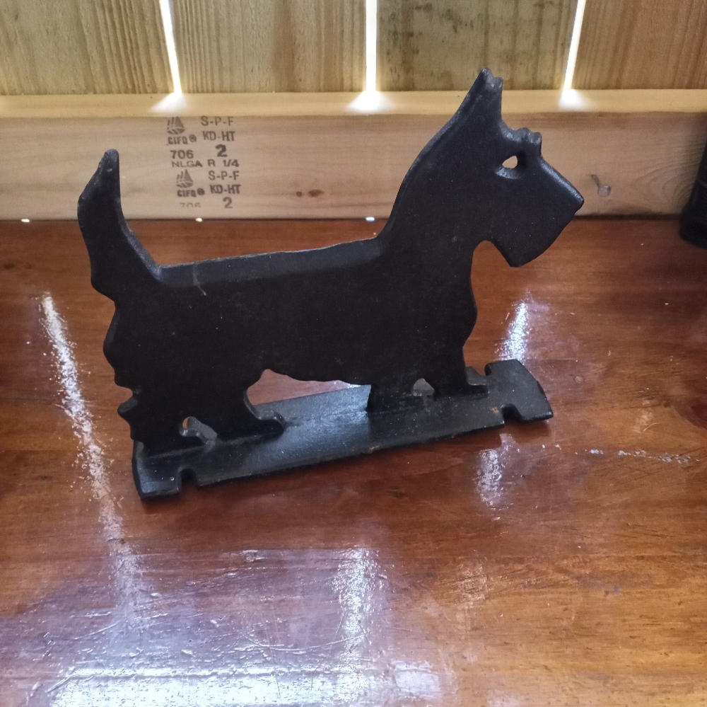 Metal Scottish Terrier Dog